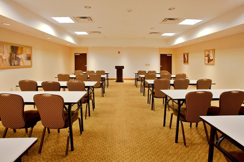 Holiday Inn Express Hotel & Suites Ocoee East