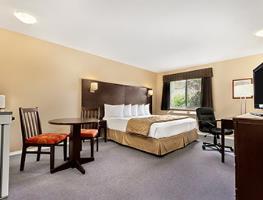 Hotel Super 8 West Kelowna