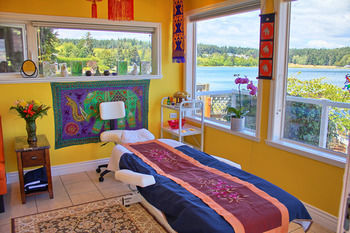 Birds Of A Feather Victoria Oceanfront Bed & Breakfast