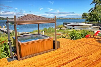 Birds Of A Feather Victoria Oceanfront Bed & Breakfast
