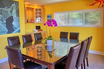 Birds Of A Feather Victoria Oceanfront Bed & Breakfast