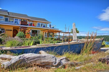 Birds Of A Feather Victoria Oceanfront Bed & Breakfast