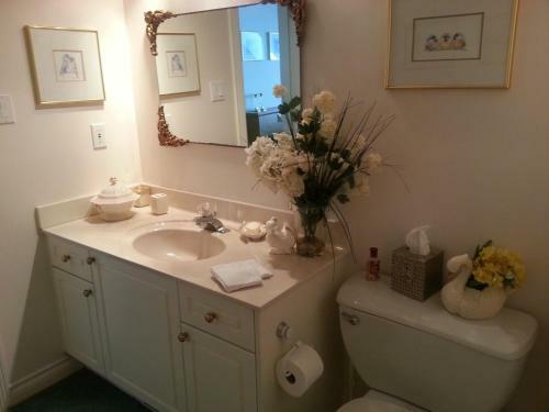Bed & Breakfast By The Sea Bnb, Sidney Victoria Bc