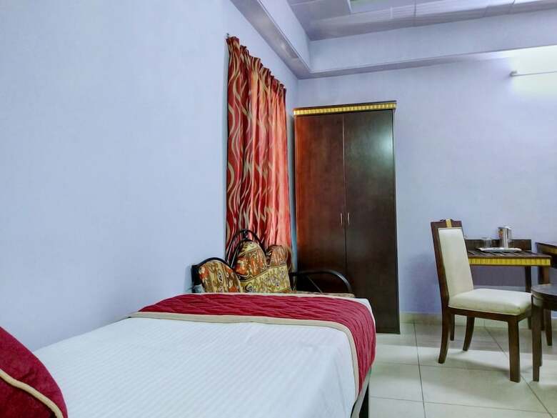 Hotel Oyo 10479 Sree Sai Comfort