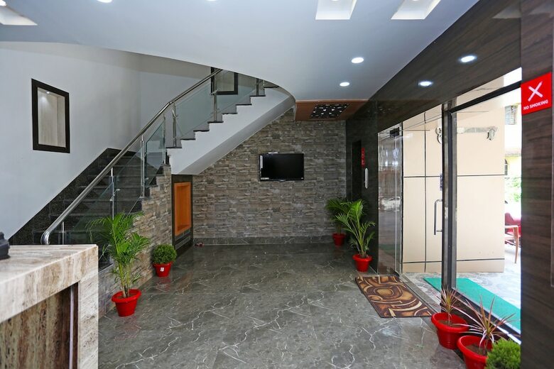 Oyo 6709 Hotel L N International