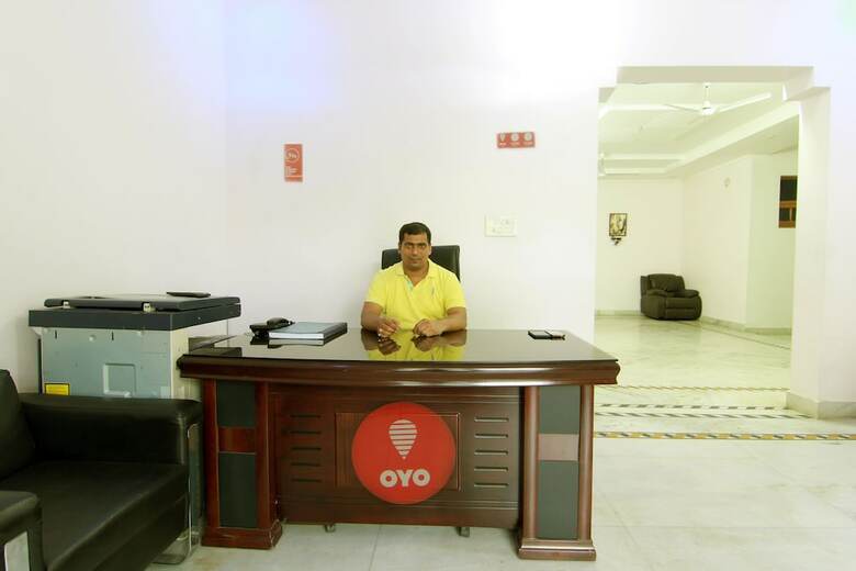 Oyo 9008 Hotel Jmd Inn