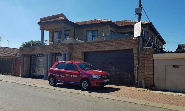 Hotel Ekuthuleni Guest House - Soweto
