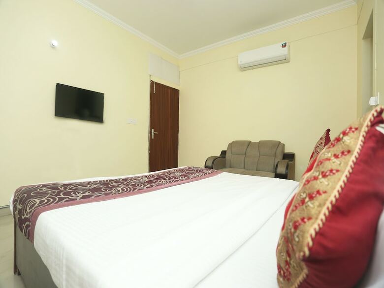 Hotel Oyo 5285 Apartment Impact Associates