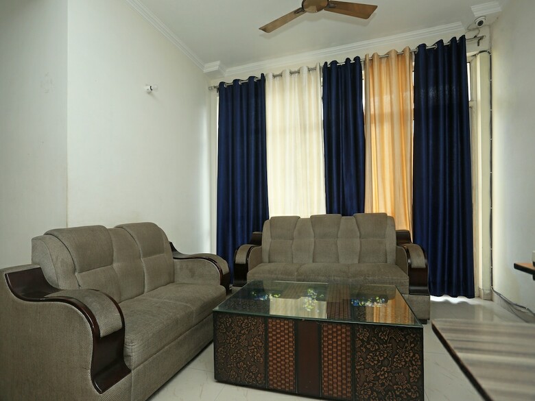 Hotel Oyo 5285 Apartment Impact Associates