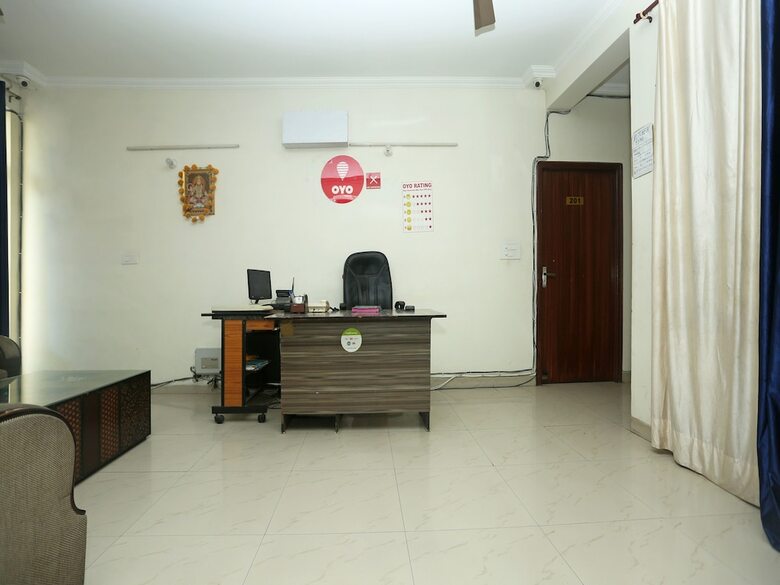 Hotel Oyo 5285 Apartment Impact Associates