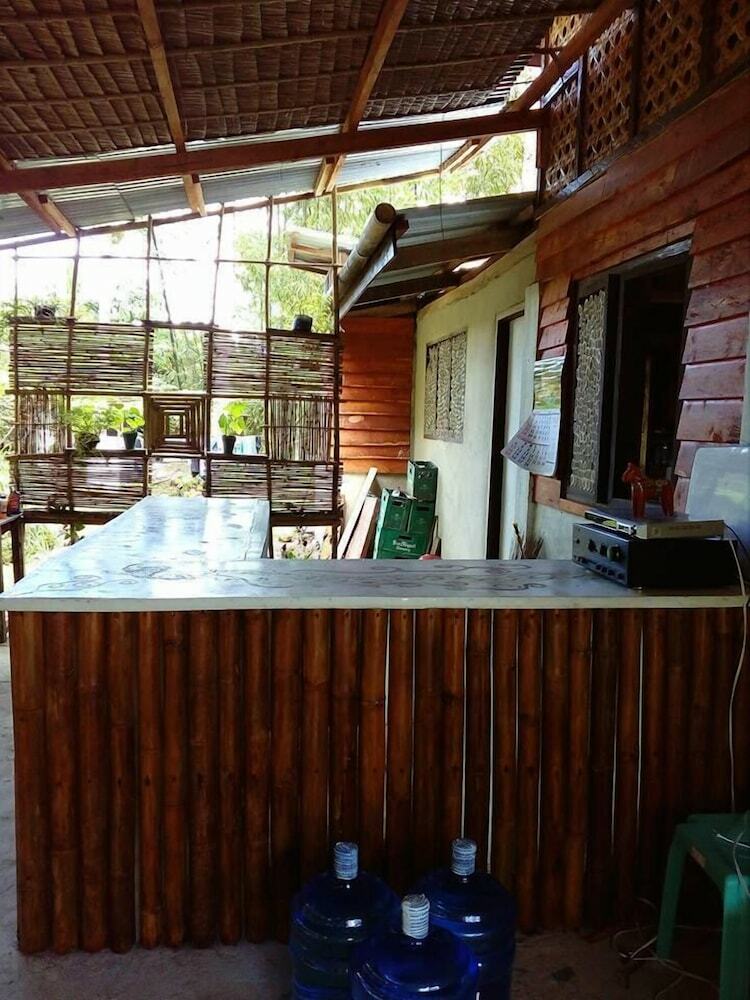 Hostal Batuan Hammock Hostel