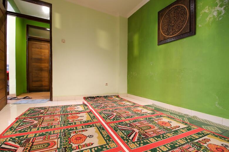 Hotel Reddoorz Plus @ Taman Siswa 2
