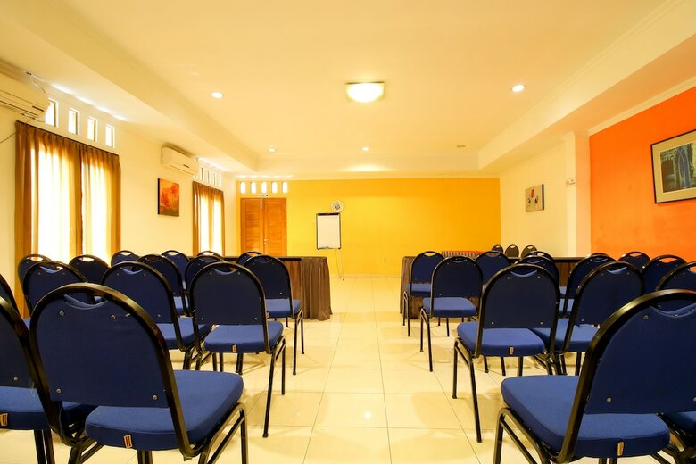 Hotel Reddoorz Plus @ Taman Siswa 2