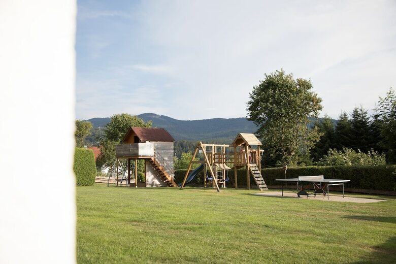 Apartamento En Un Ambiente Familiar Con Parque Infantil