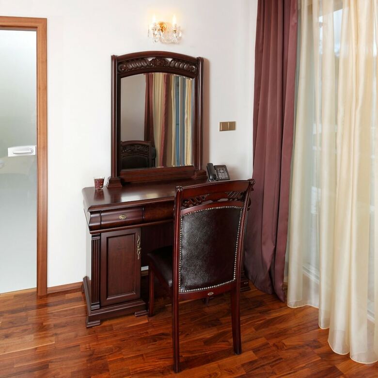 Lux Hotel Onyx