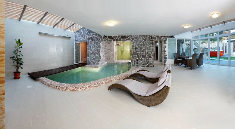 Lux Hotel Onyx