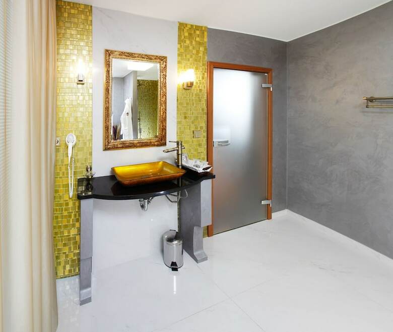 Lux Hotel Onyx
