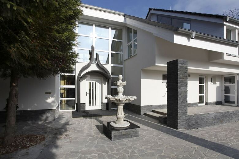 Lux Hotel Onyx