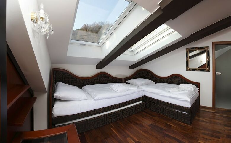 Lux Hotel Onyx