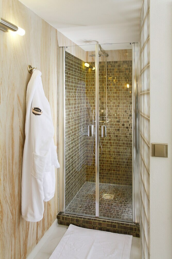 Lux Hotel Onyx