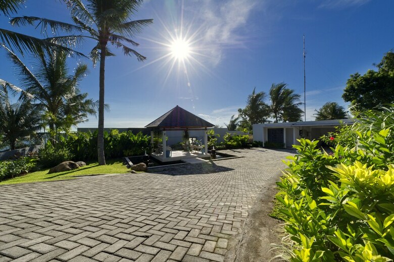 Bed & Breakfast Malimbu Cliff Villa