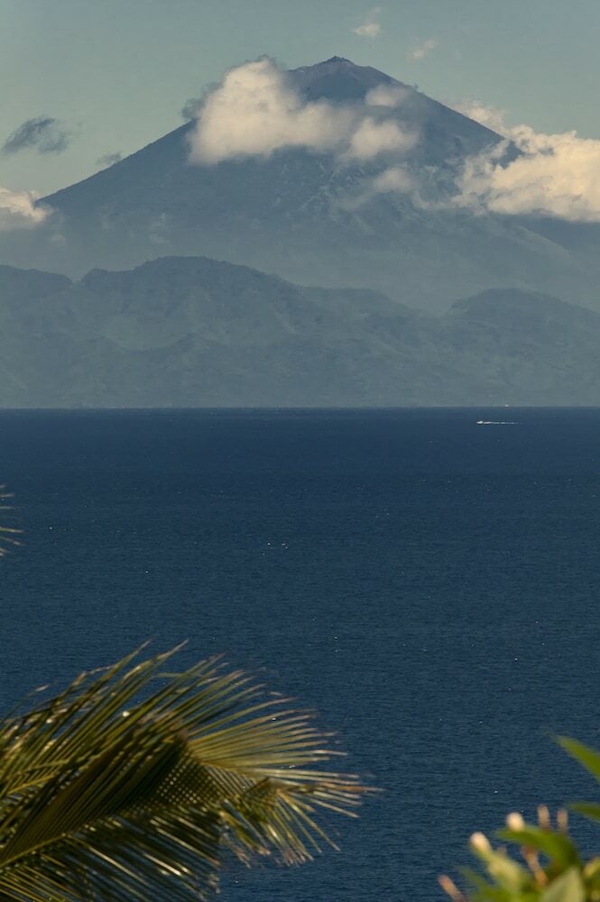 Bed & Breakfast Malimbu Cliff Villa