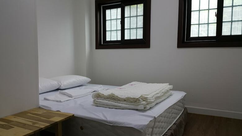 Hostal Blanc Guesthouse