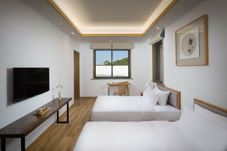 Hotel Bloom Over The Sea By Jinspecial
