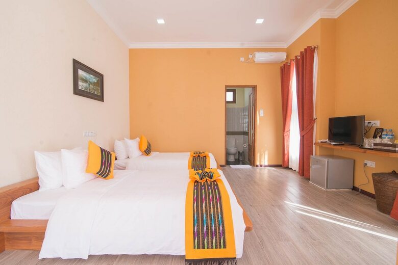Royal Airstrip Hotel