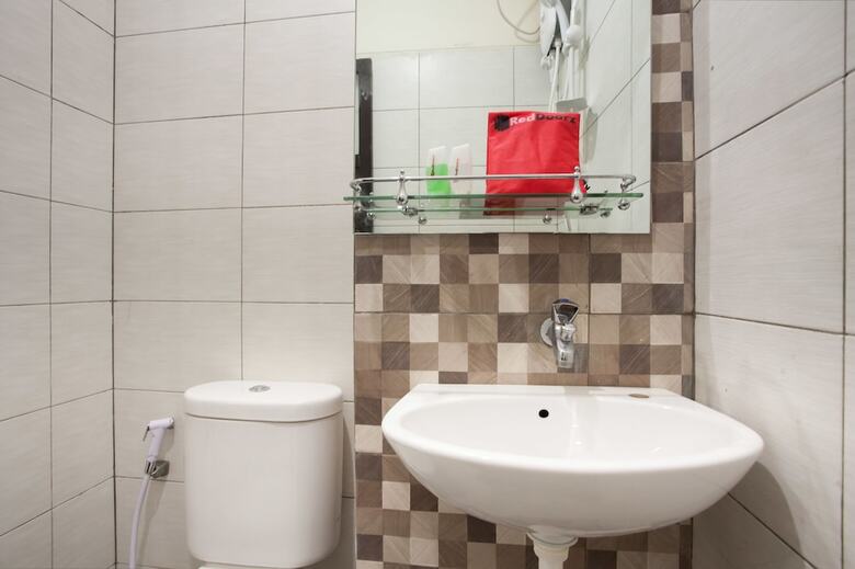 Hotel Reddoorz Plus Near Upn Veteran 2