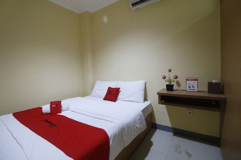 Hotel Reddoorz Near Itc Cempaka Mas