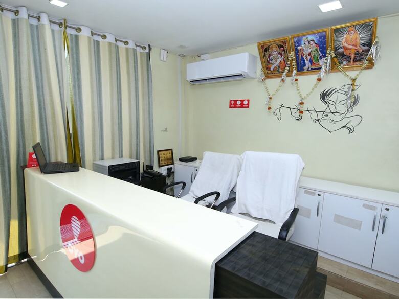Oyo 12407 Hotel Shri Radha Isbt