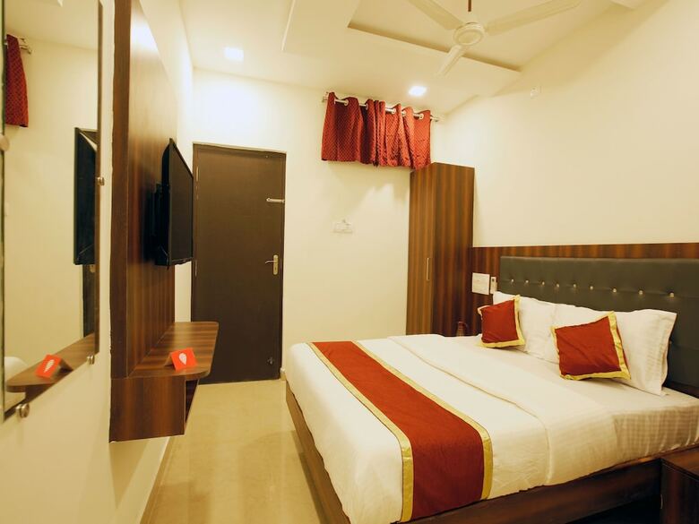 Hotel Oyo 12974 Ak International