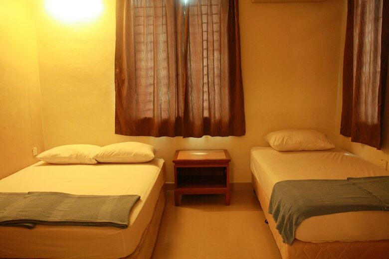Hotel 02 First Island