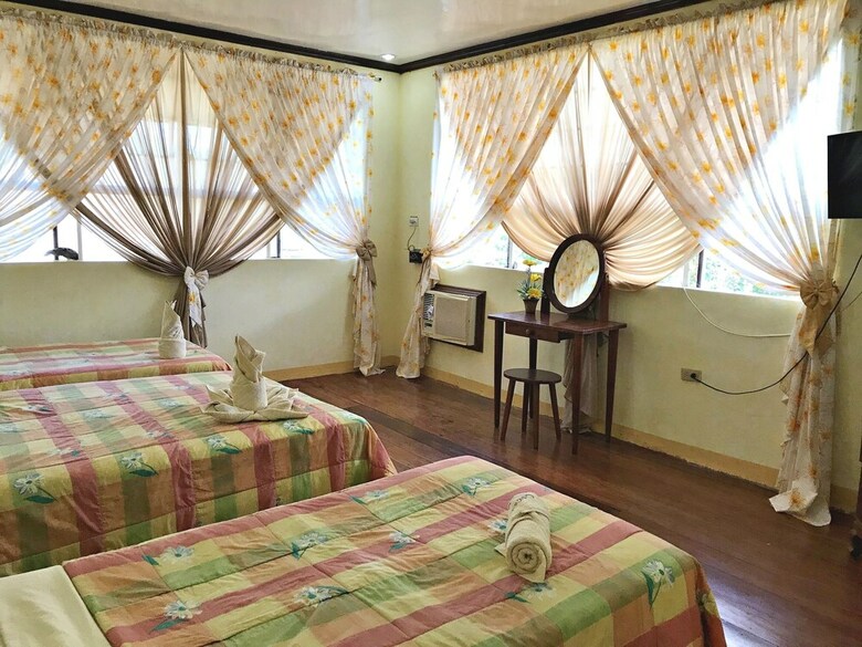 Hotel La Casa Roa Hostel