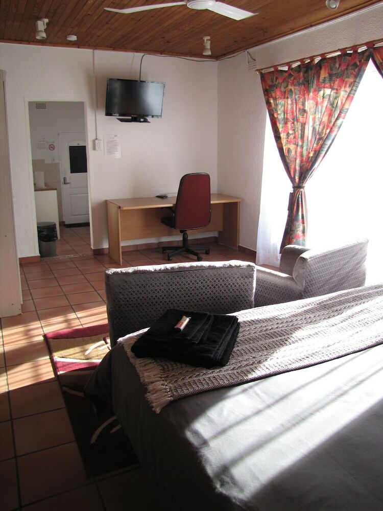 Posada Inn-finity Empire