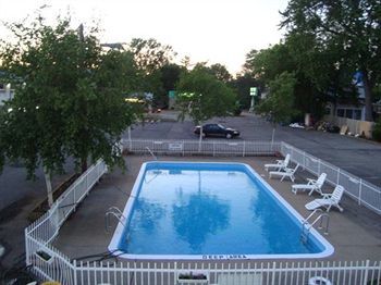 Motel Canadas Best Value Inn