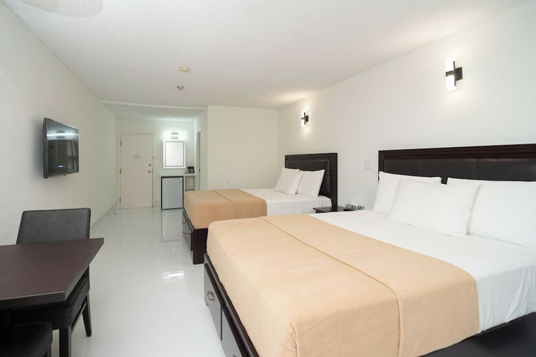 Hotel Diplomat Inn