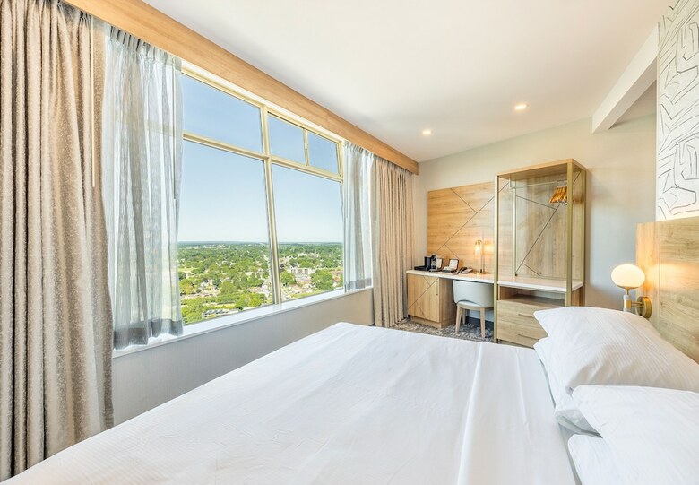 Tower Hotel At Fallsview