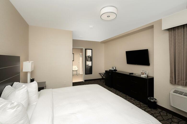Tower Hotel At Fallsview
