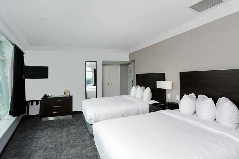 Tower Hotel At Fallsview