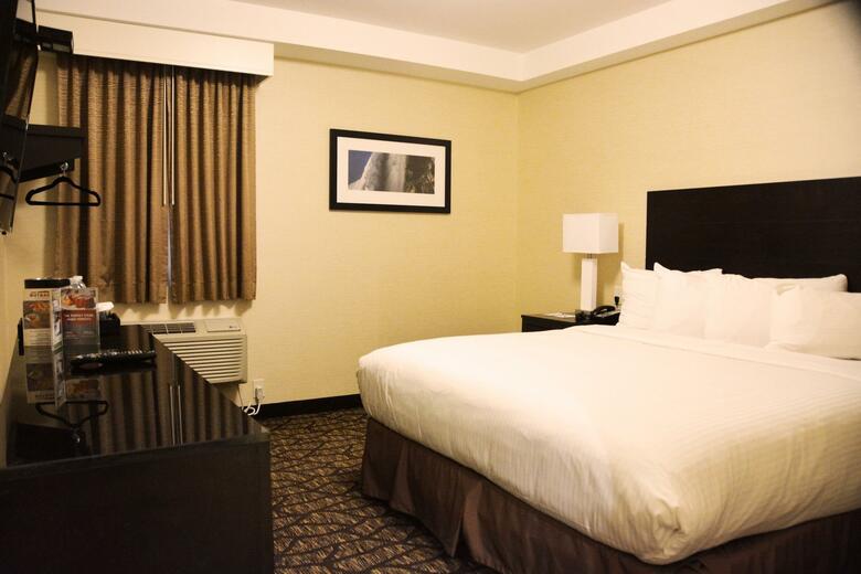 Tower Hotel At Fallsview