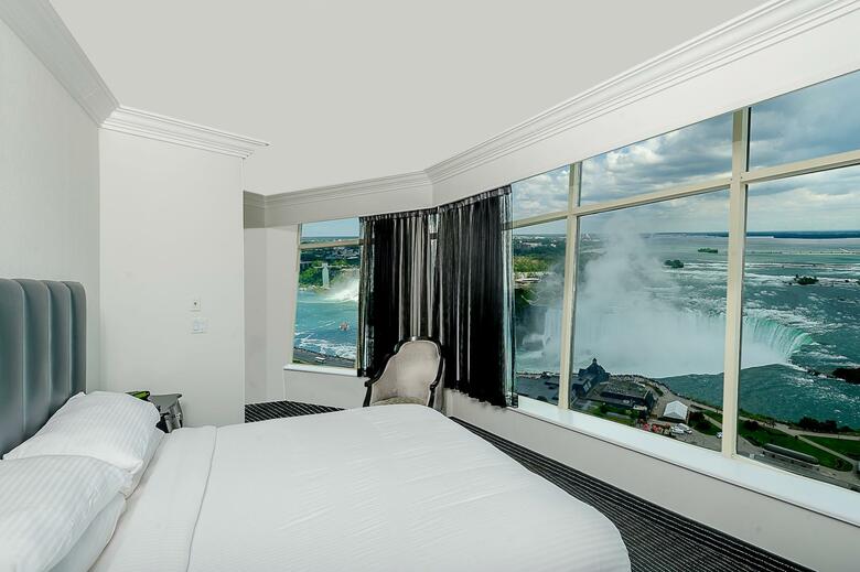 Tower Hotel At Fallsview