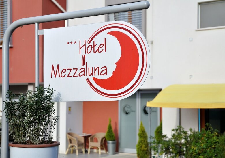 Hotel Mezzaluna