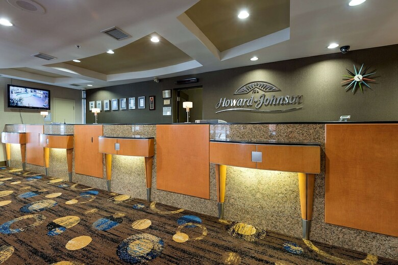 Howard Johnson Hotel By The Falls