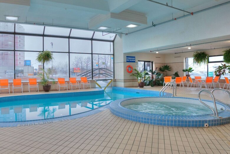 Howard Johnson Hotel By The Falls