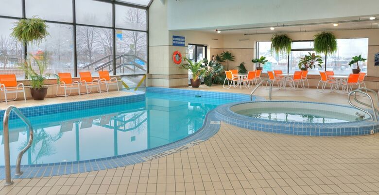 Howard Johnson Hotel By The Falls