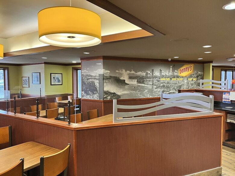 Howard Johnson Hotel By The Falls