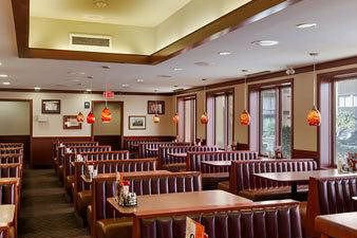 Howard Johnson Hotel By The Falls