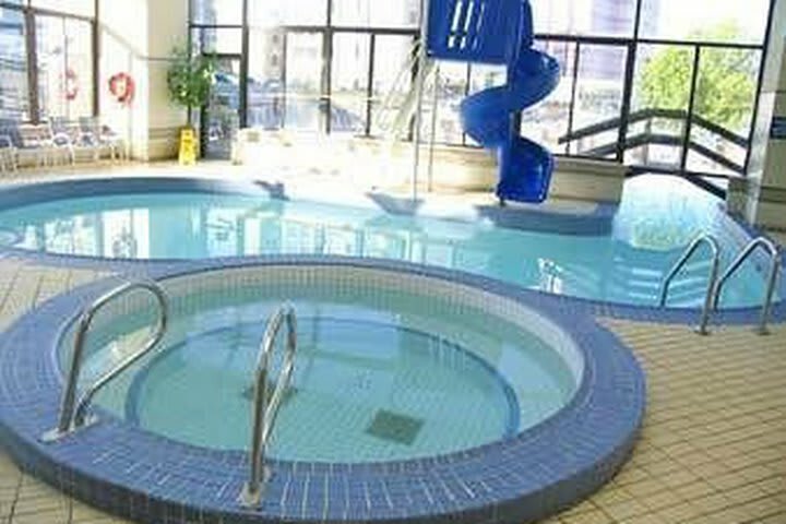 Howard Johnson Hotel By The Falls
